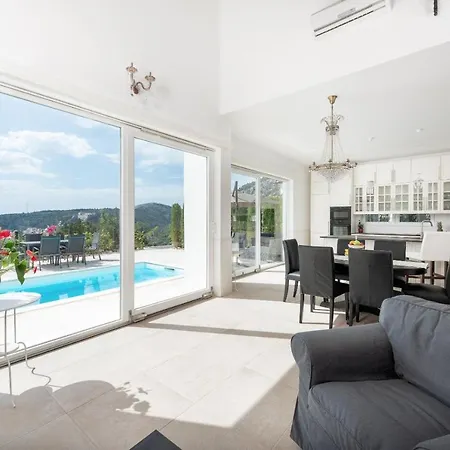 Вилла Luxury With A Swimming Pool Hvar - 15992