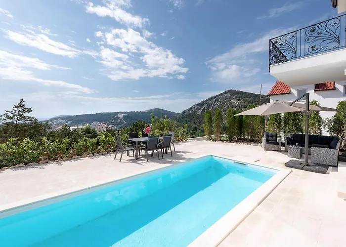 Luxury With A Swimming Pool Hvar - 15992 * Хвар