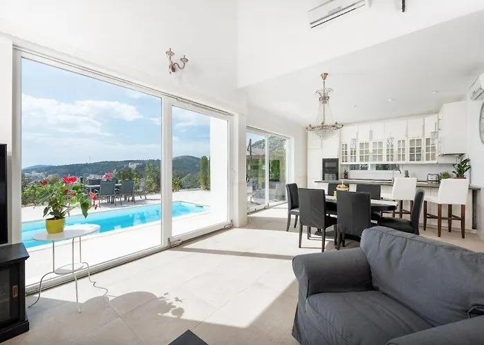 Вилла Luxury With A Swimming Pool Hvar - 15992
